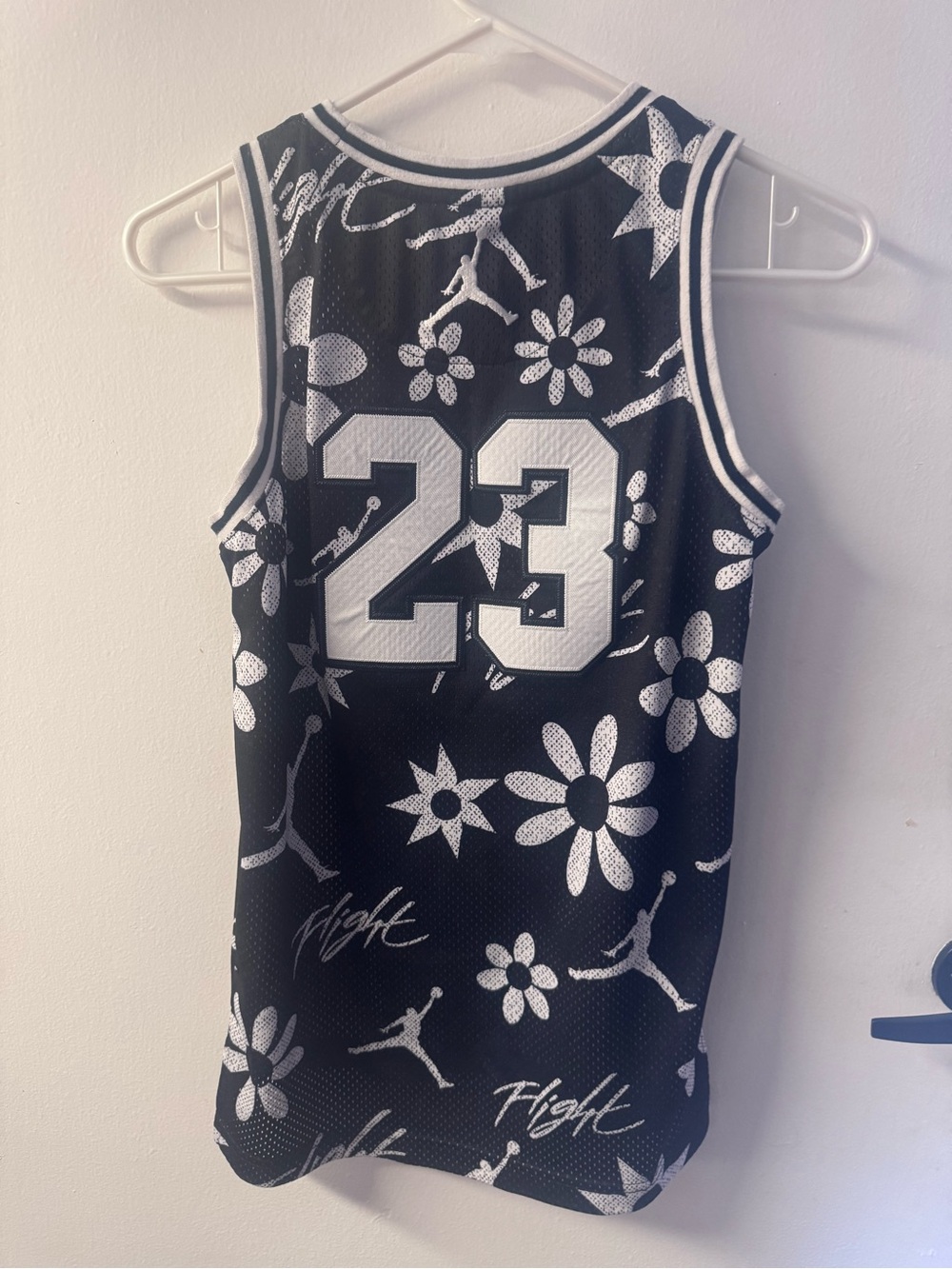 Jordan Flight 23 Floral Mesh Jersey Tank Youth Medium Black White - Picture 2 of 4